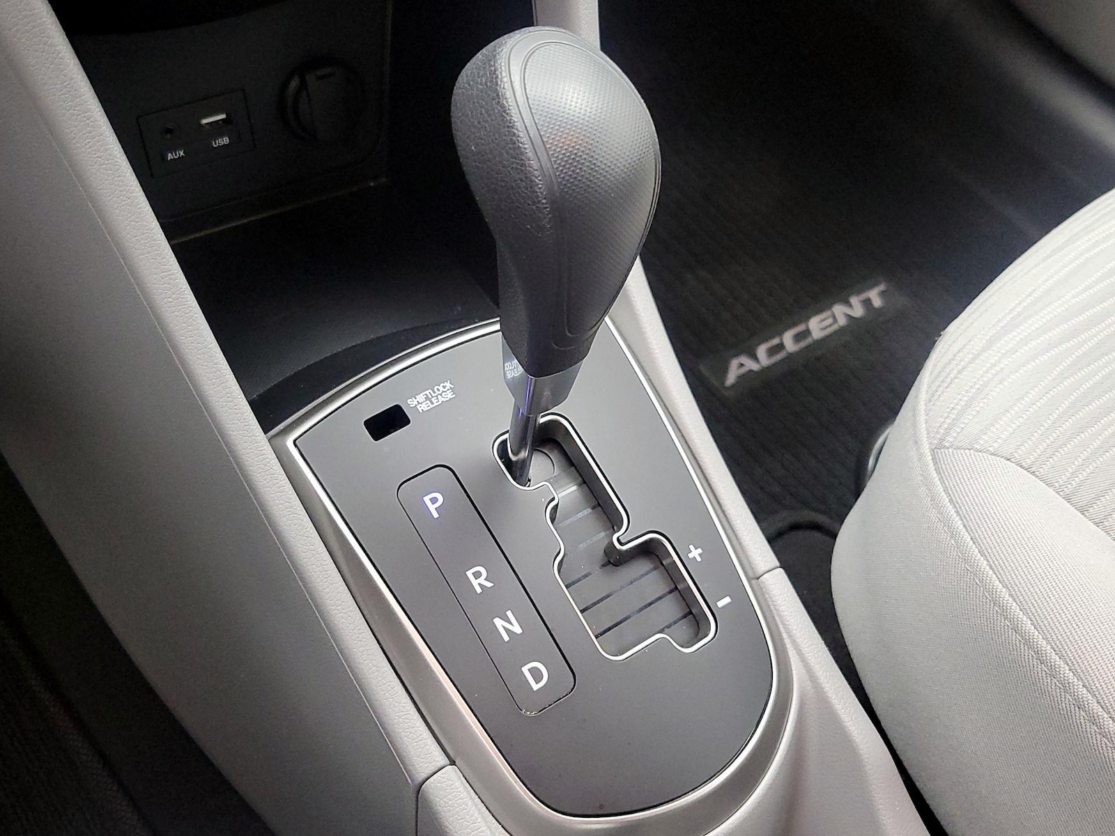 2016 Hyundai Accent SE - Photo 17