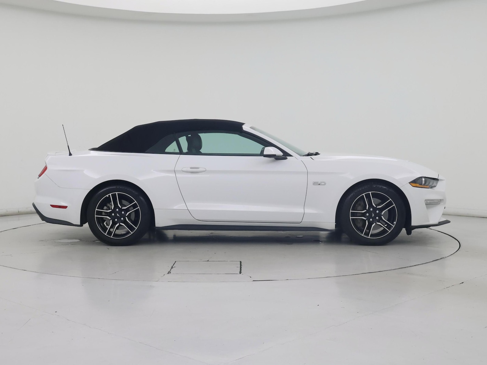 2019 Ford Mustang GT Premium - Photo 8
