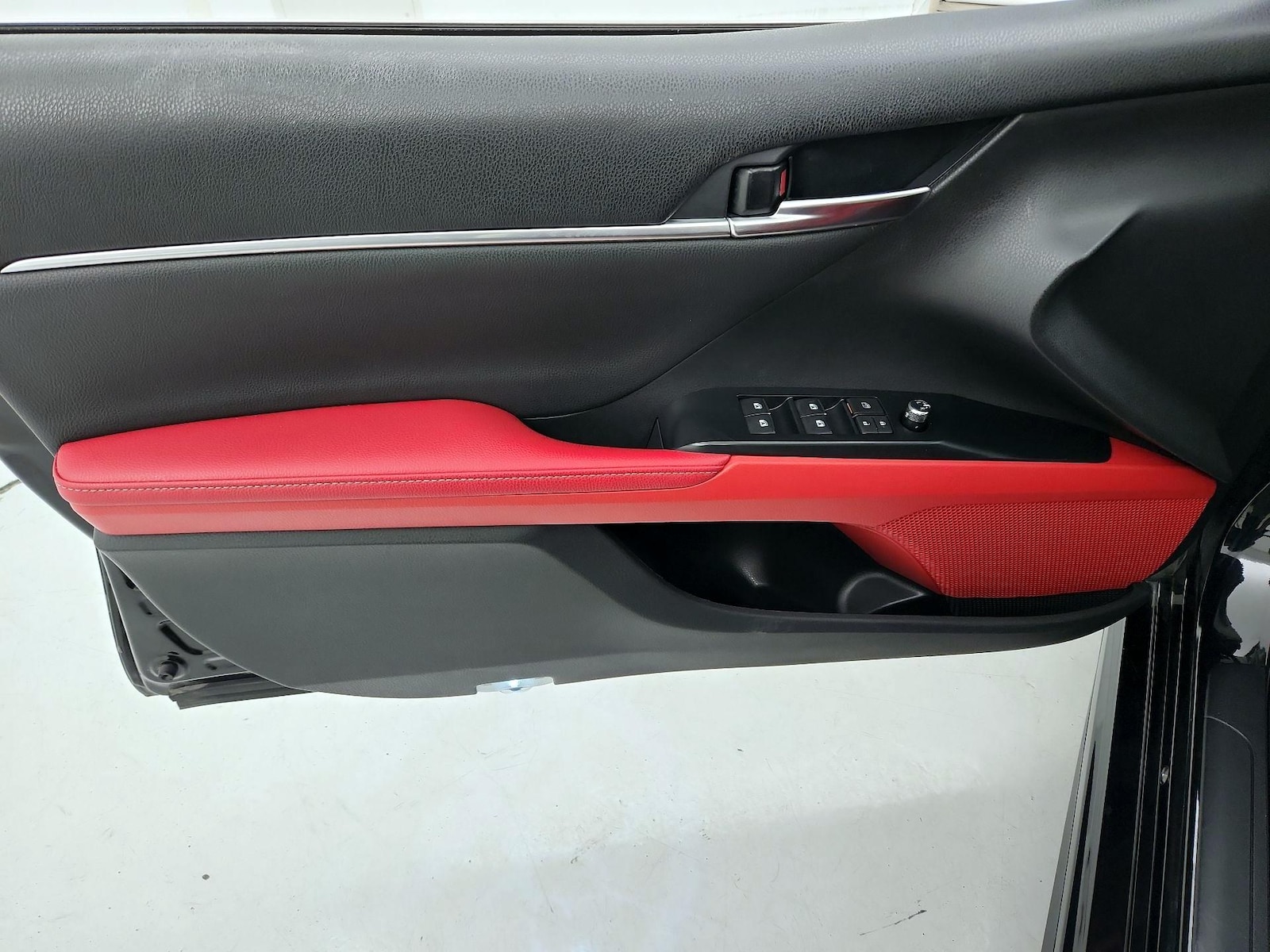 2020 Toyota Camry XSE - Photo 13