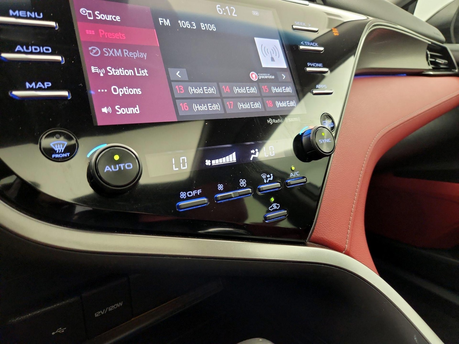 2020 Toyota Camry XSE - Photo 17
