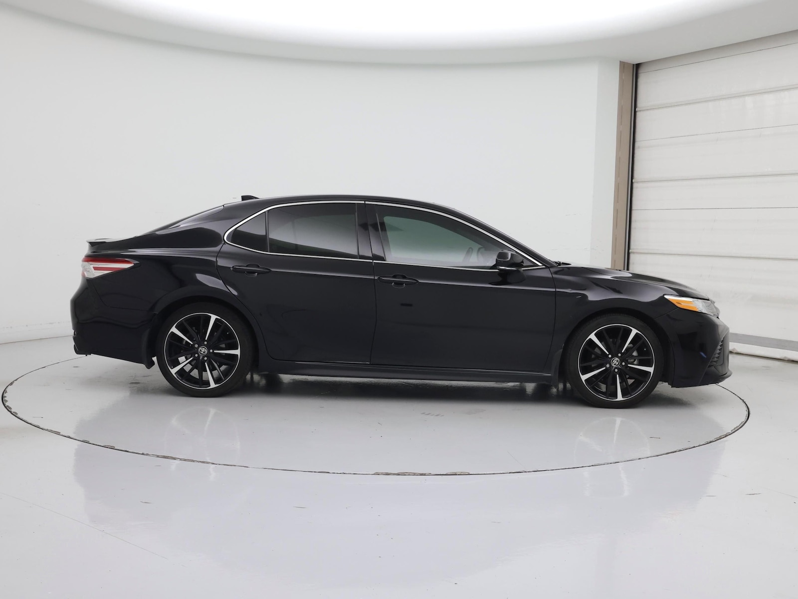 2020 Toyota Camry XSE - Photo 8