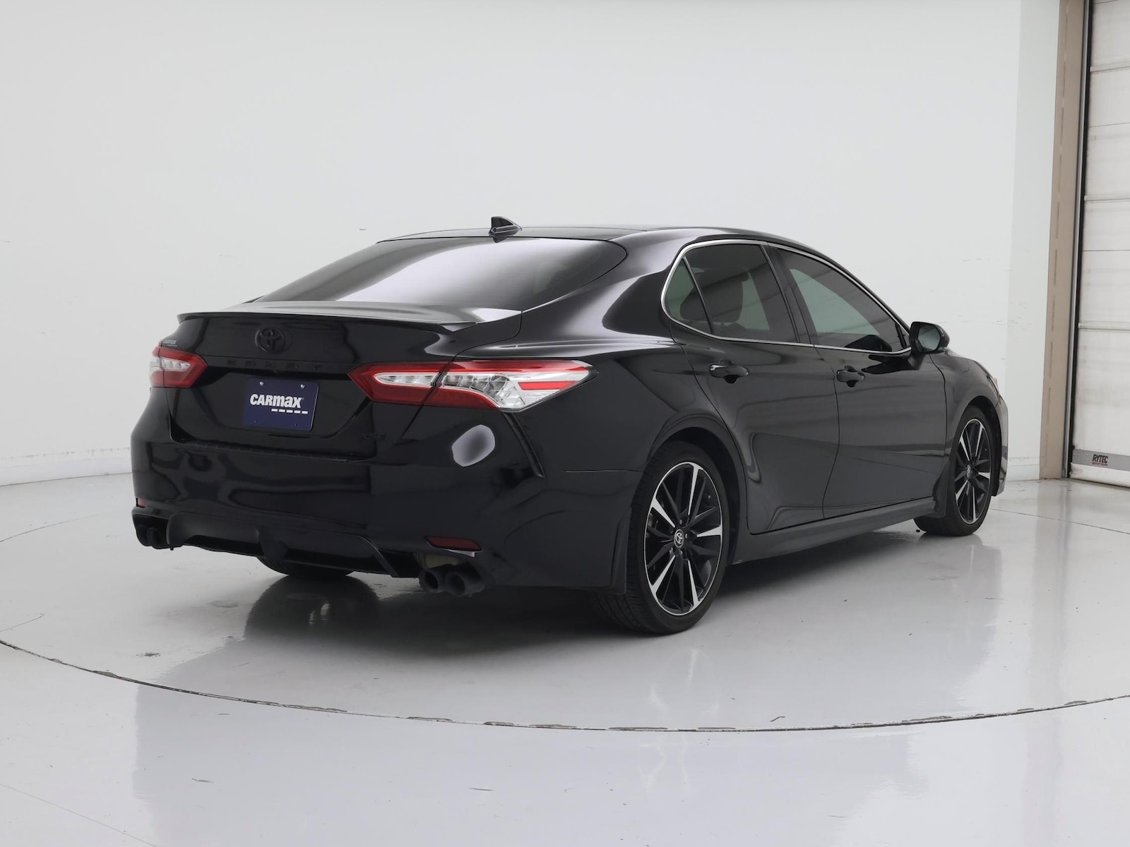 2020 Toyota Camry XSE - Photo 9