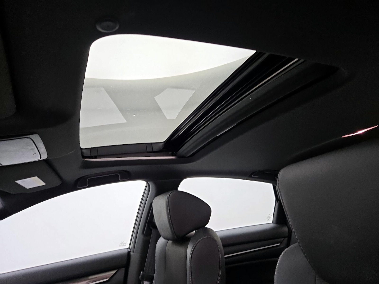 Sunroof(s) & Overhead Airbags