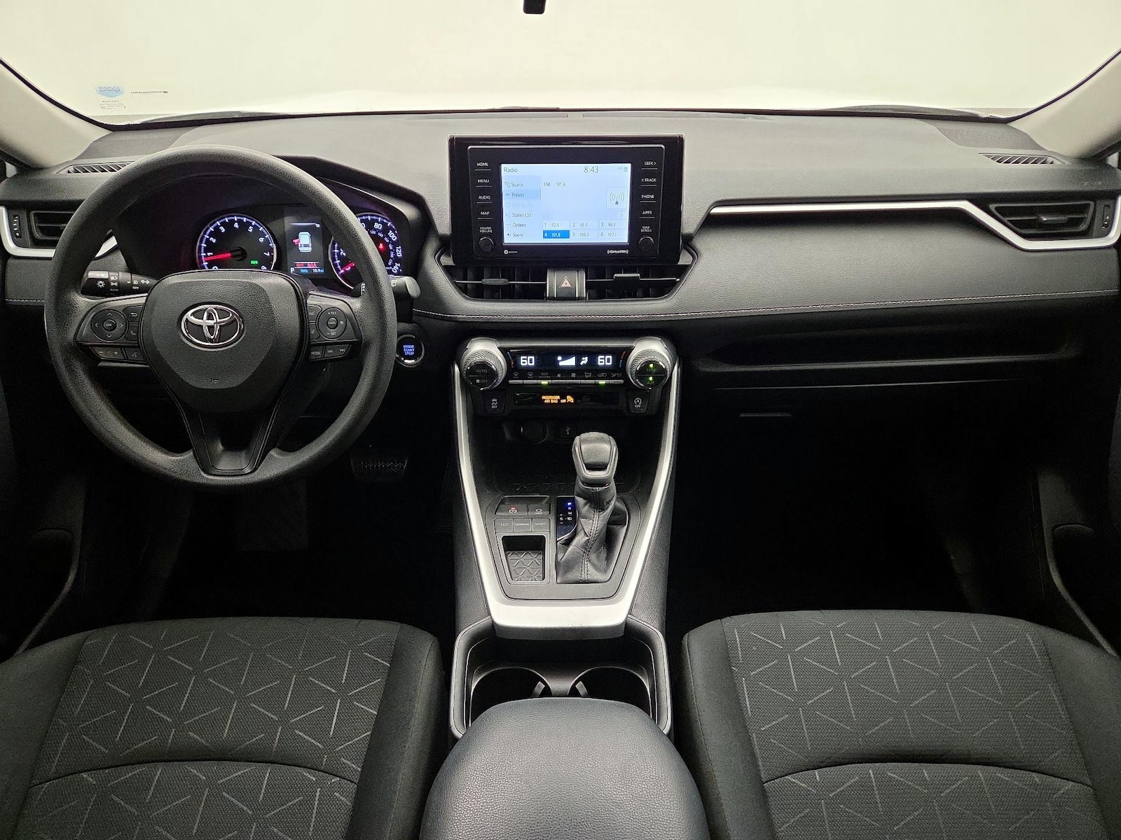 2021 Toyota RAV4 XLE - Photo 10