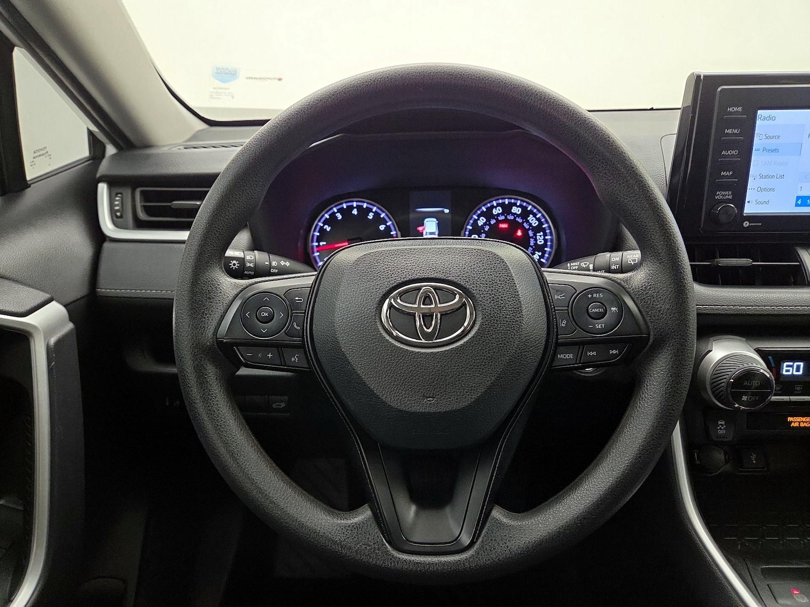 2021 Toyota RAV4 XLE - Photo 11