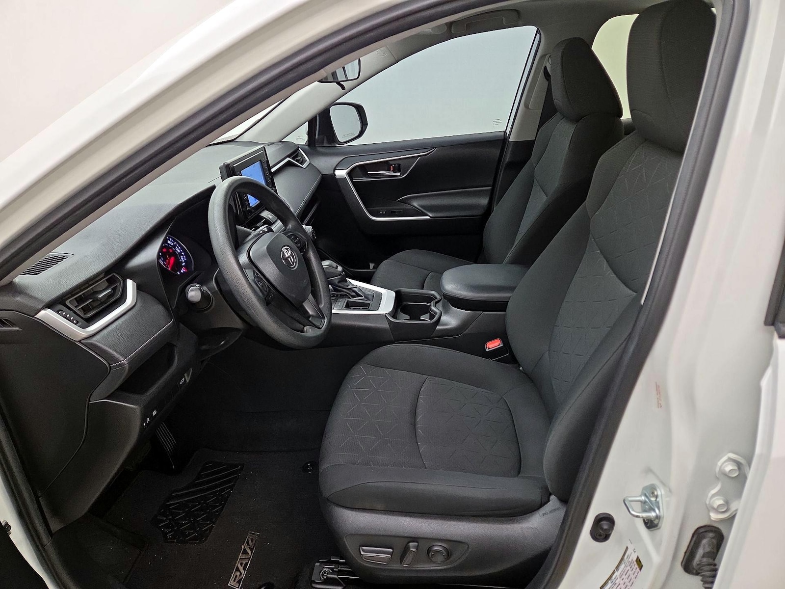 2021 Toyota RAV4 XLE - Photo 12