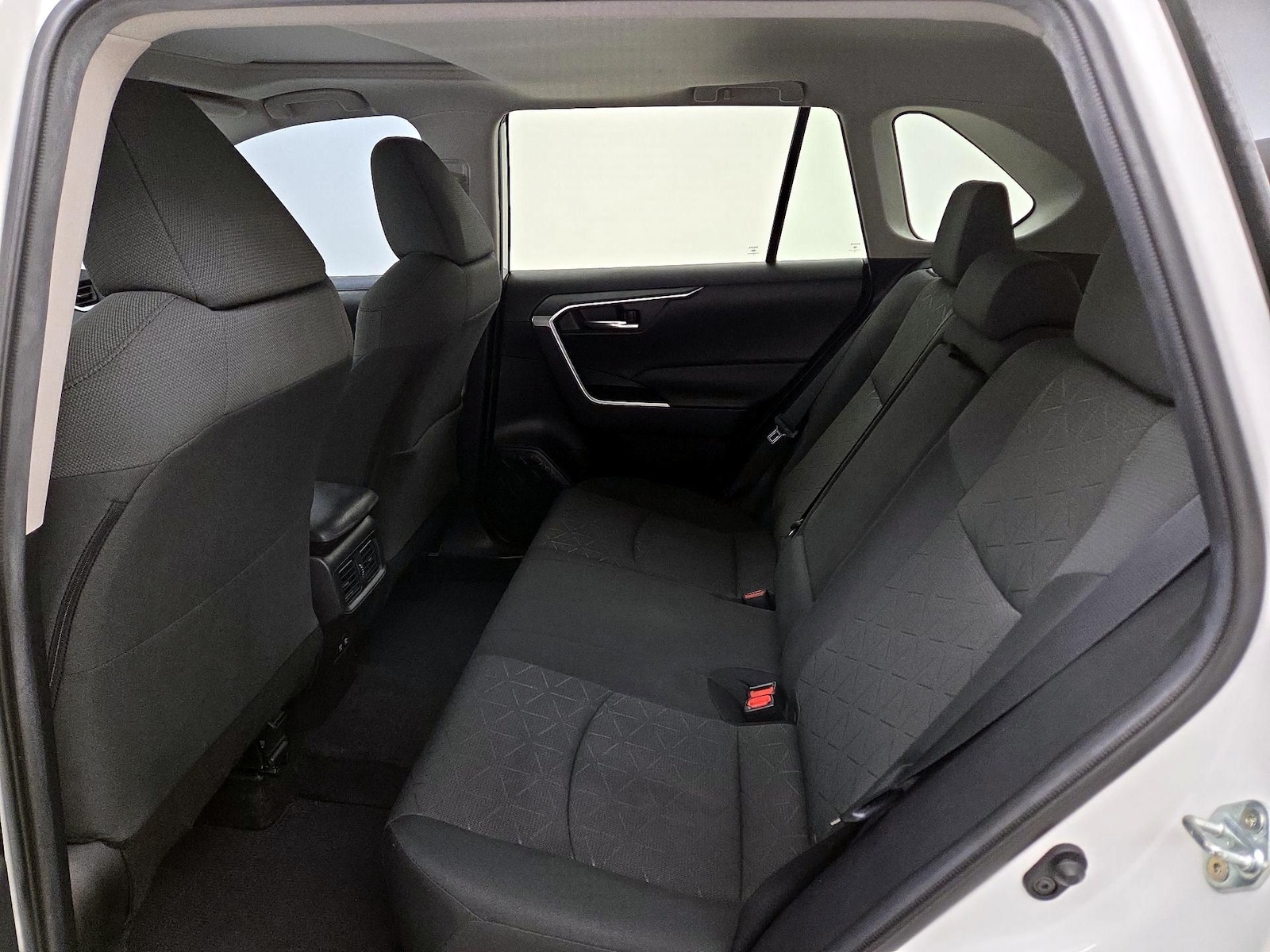 2021 Toyota RAV4 XLE - Photo 19