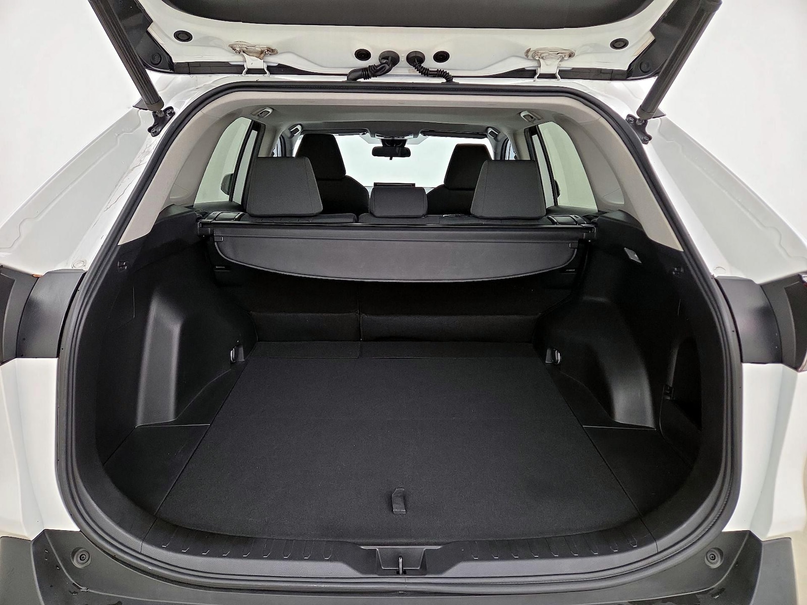 2021 Toyota RAV4 XLE - Photo 20