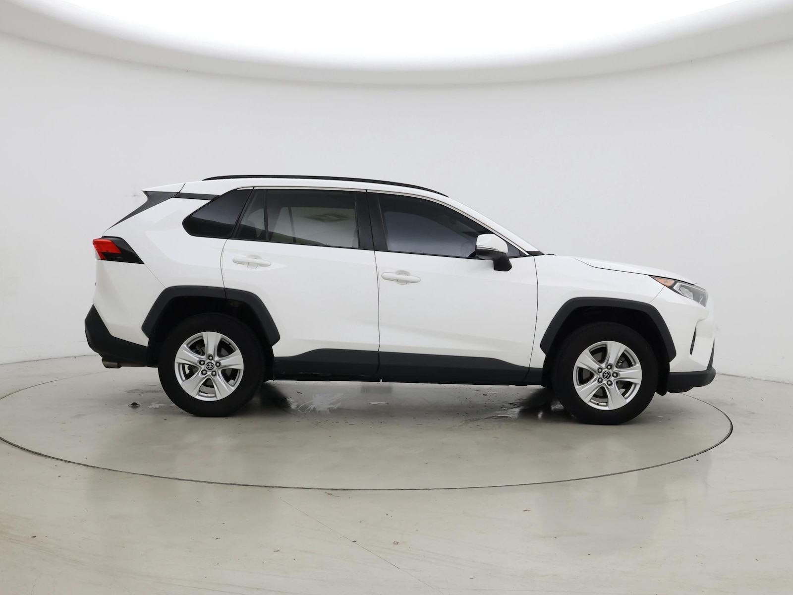2021 Toyota RAV4 XLE - Photo 8