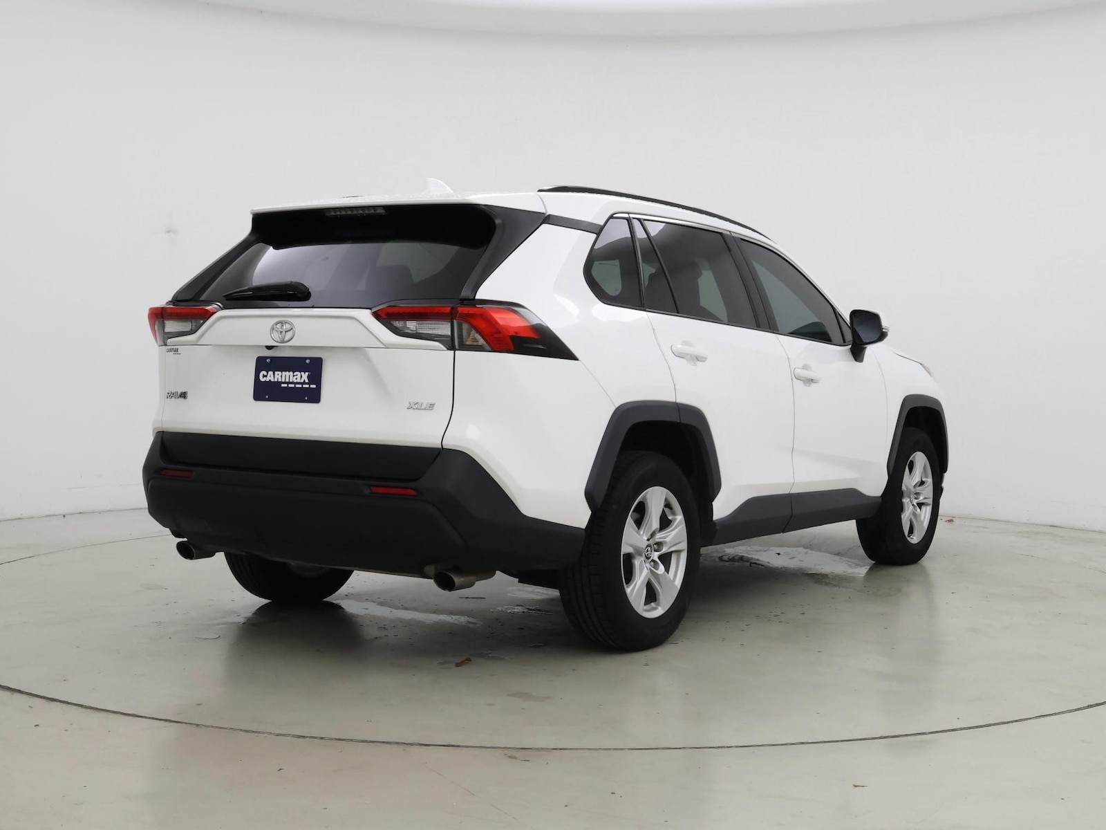 2021 Toyota RAV4 XLE - Photo 9