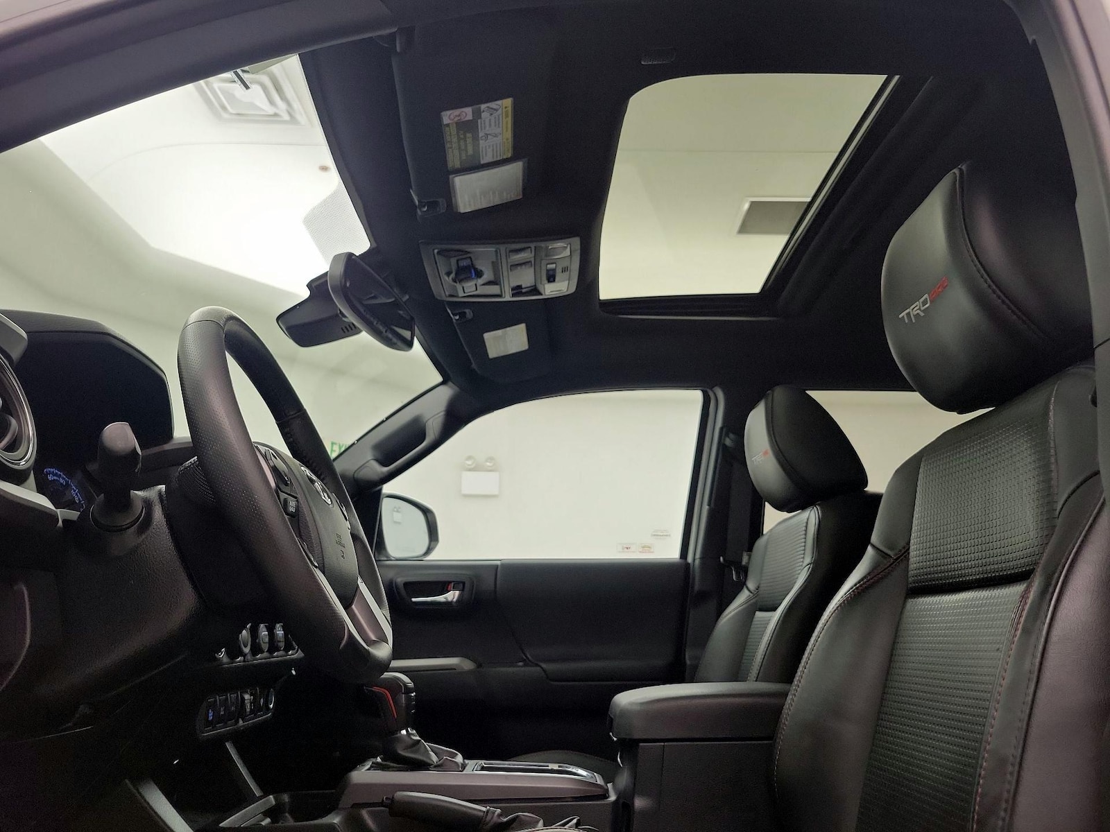 Sunroof(s) & Overhead Airbags