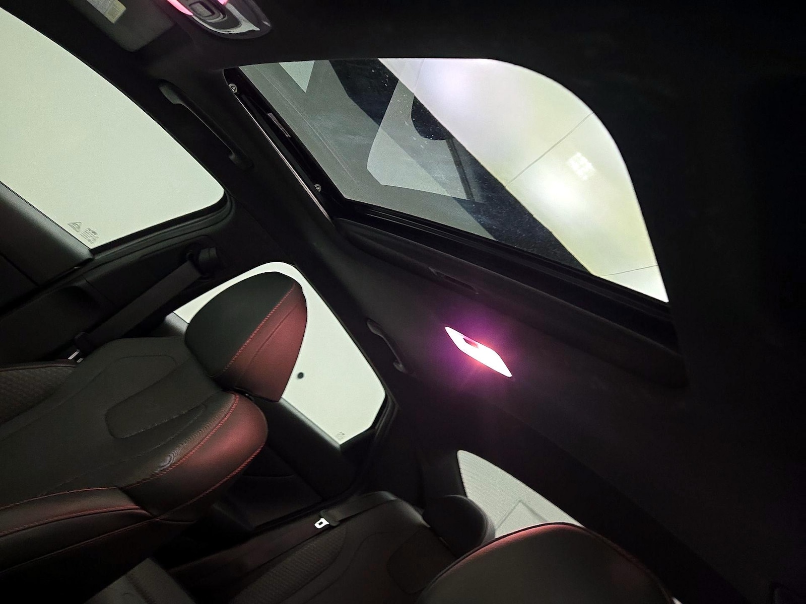 Sunroof(s) & Overhead Airbags