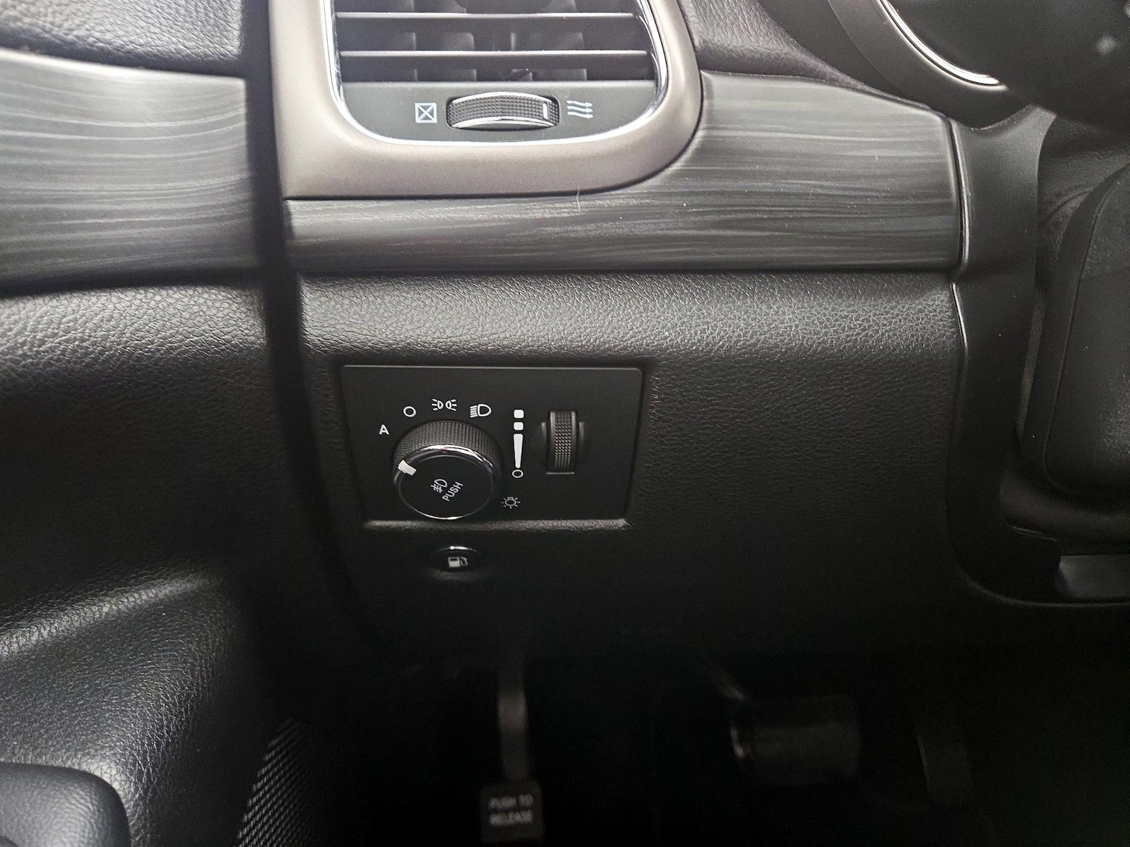 2019 Jeep Grand Cherokee Altitude - Photo 14