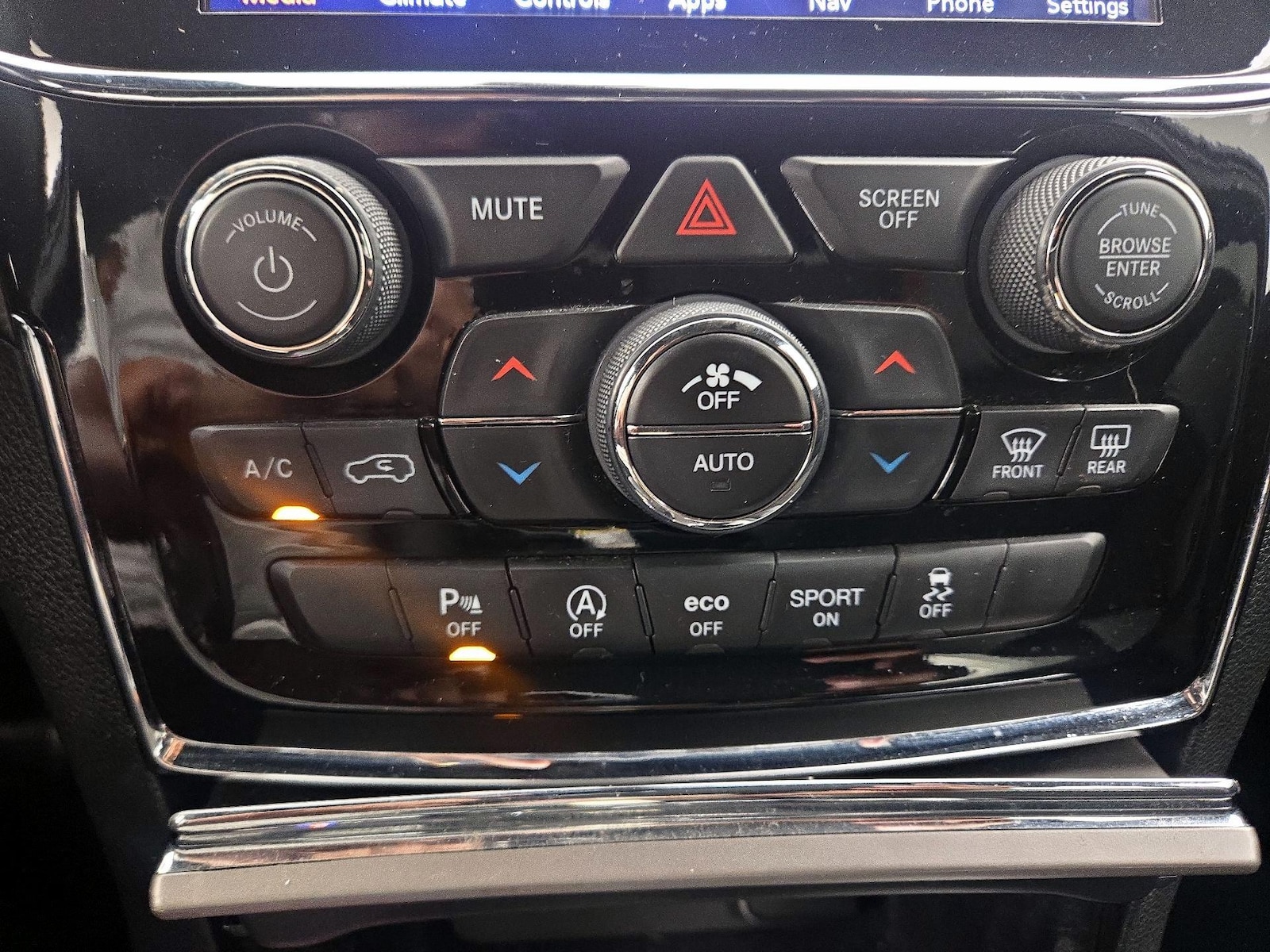 2019 Jeep Grand Cherokee Altitude - Photo 18