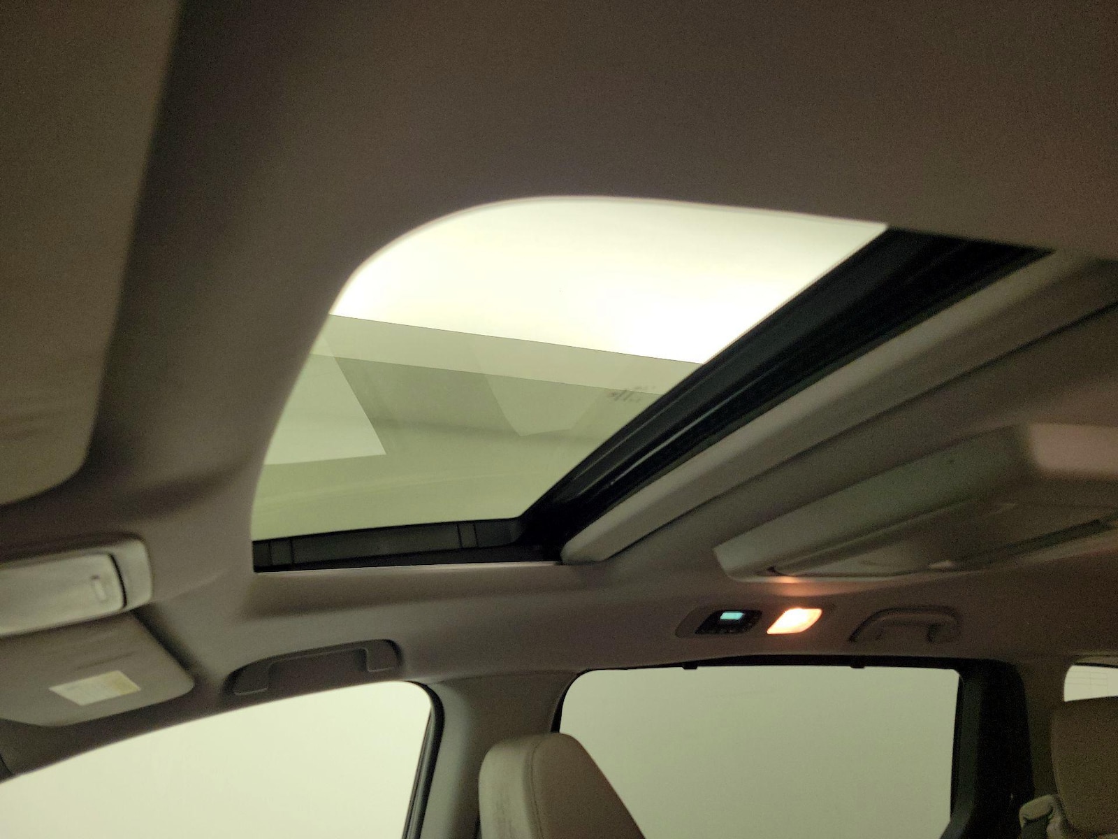 Sunroof(s) & Overhead Airbags