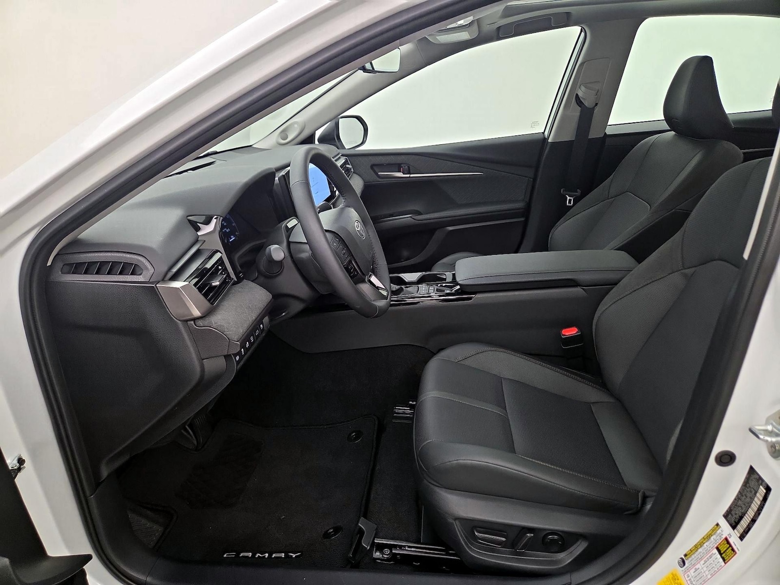 2025 Toyota Camry XLE - Photo 12