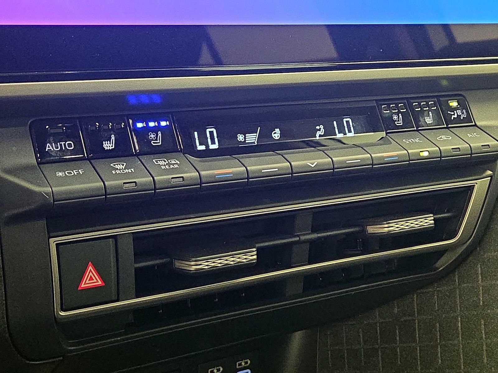 2025 Toyota Camry XLE - Photo 17