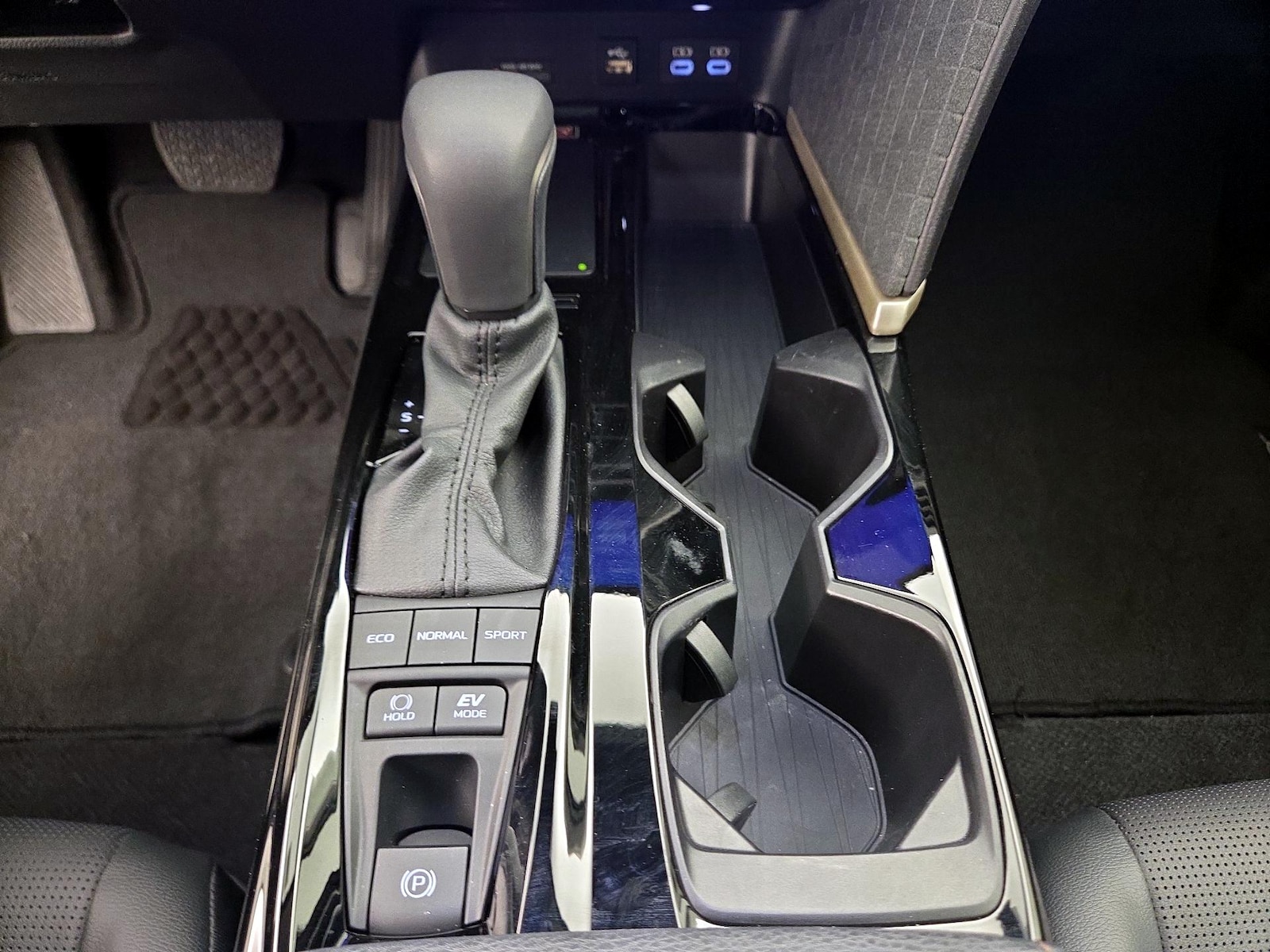 2025 Toyota Camry XLE - Photo 18