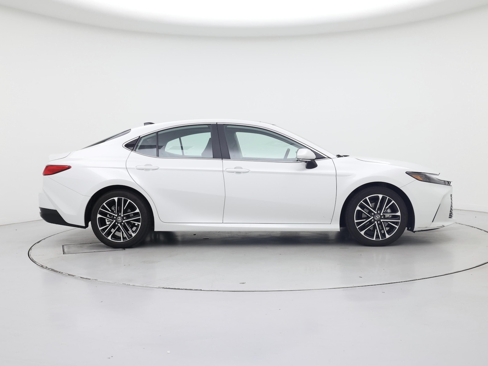 2025 Toyota Camry XLE - Photo 8