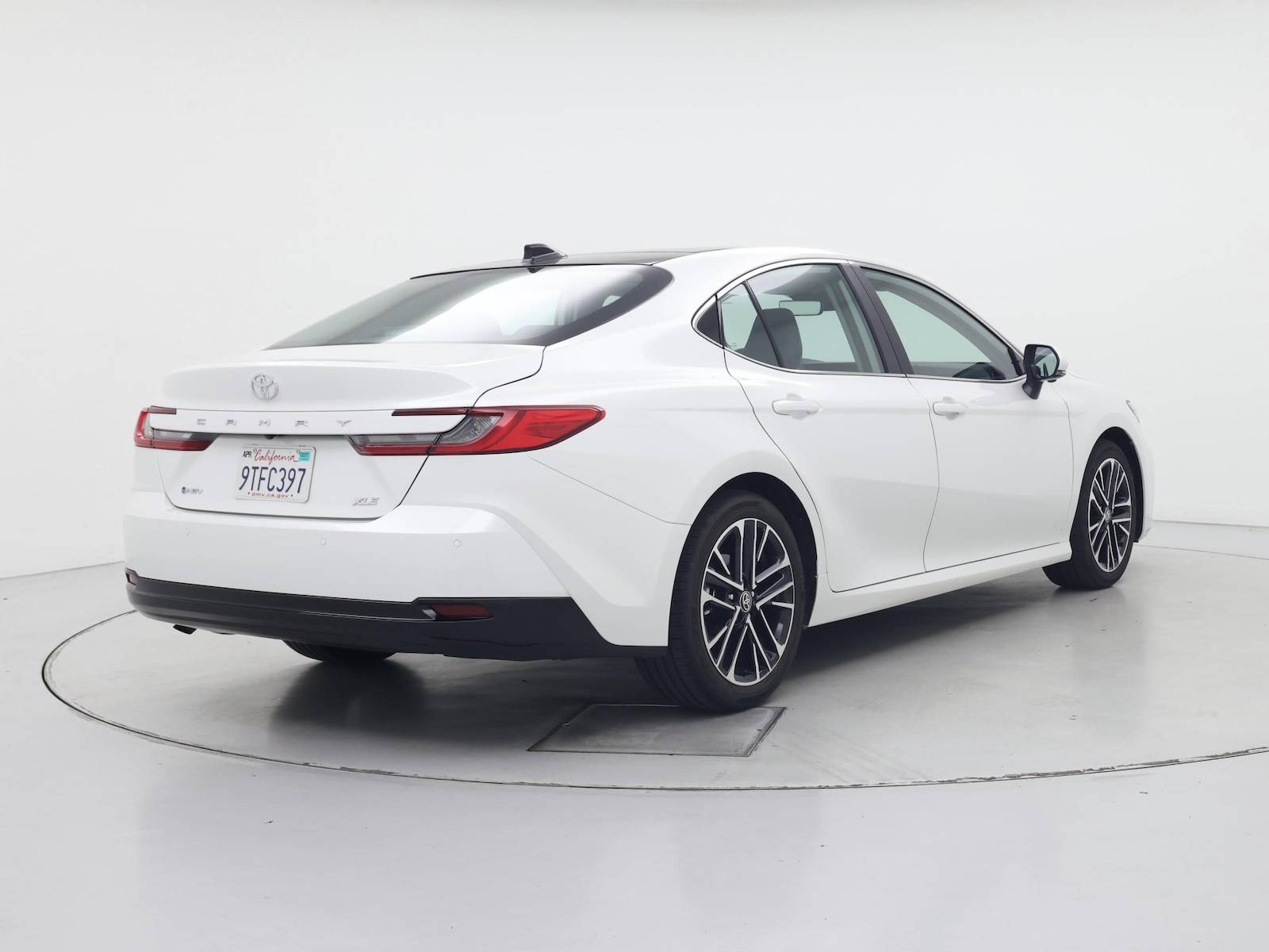 2025 Toyota Camry XLE - Photo 9