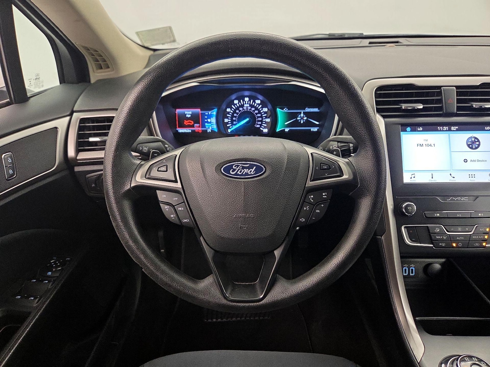 2019 Ford Fusion SE - Photo 11