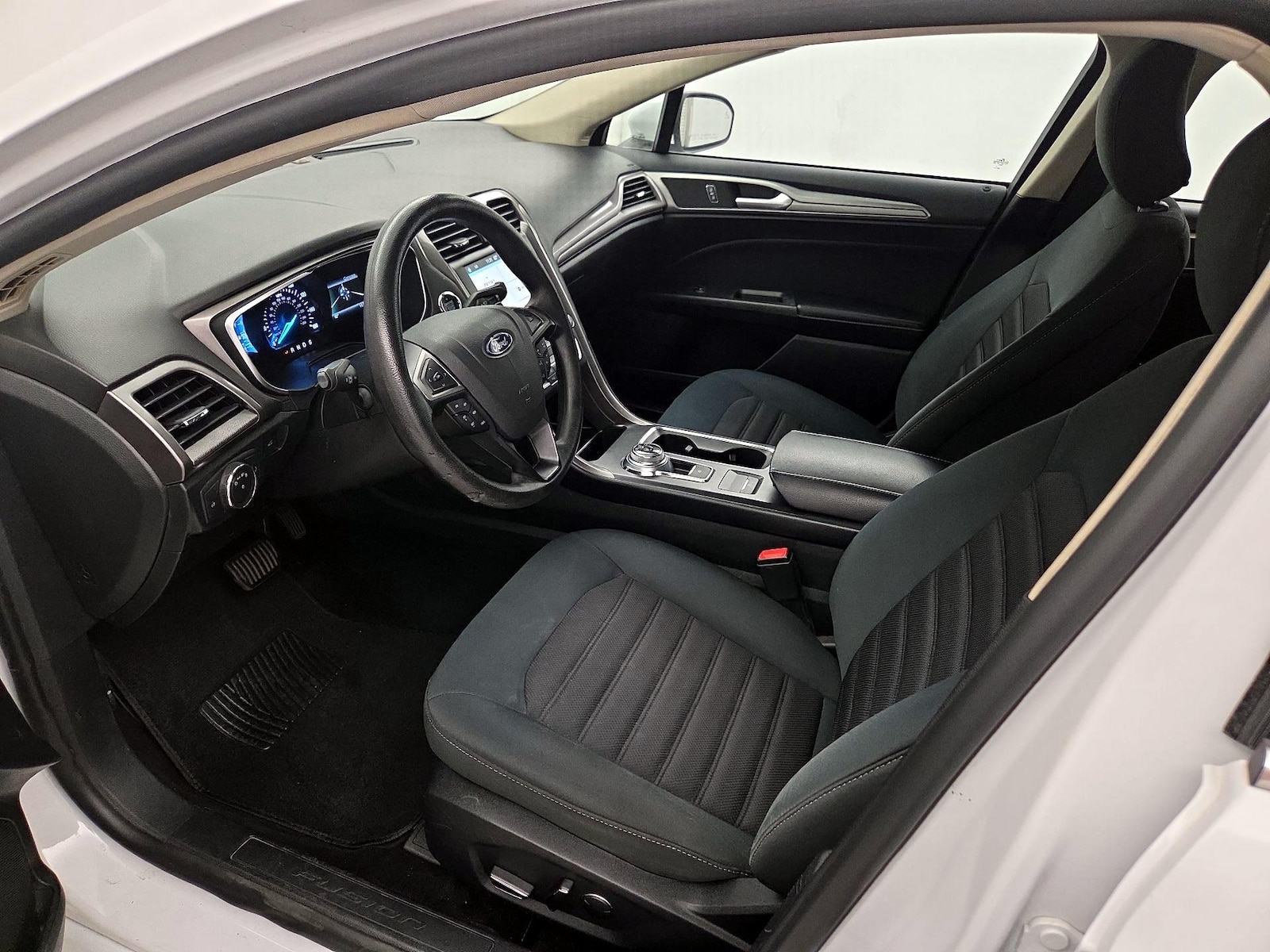 2019 Ford Fusion SE - Photo 12