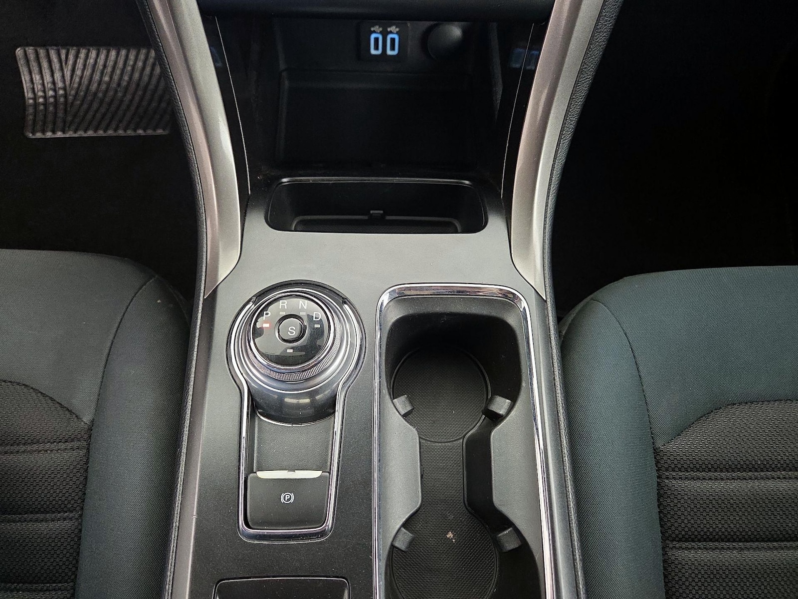 2019 Ford Fusion SE - Photo 18