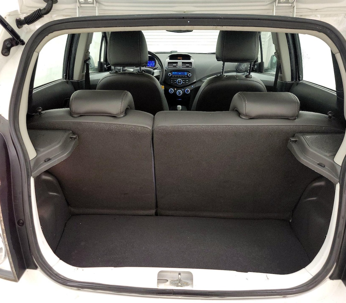 Trunk/Cargo (Seats Up)