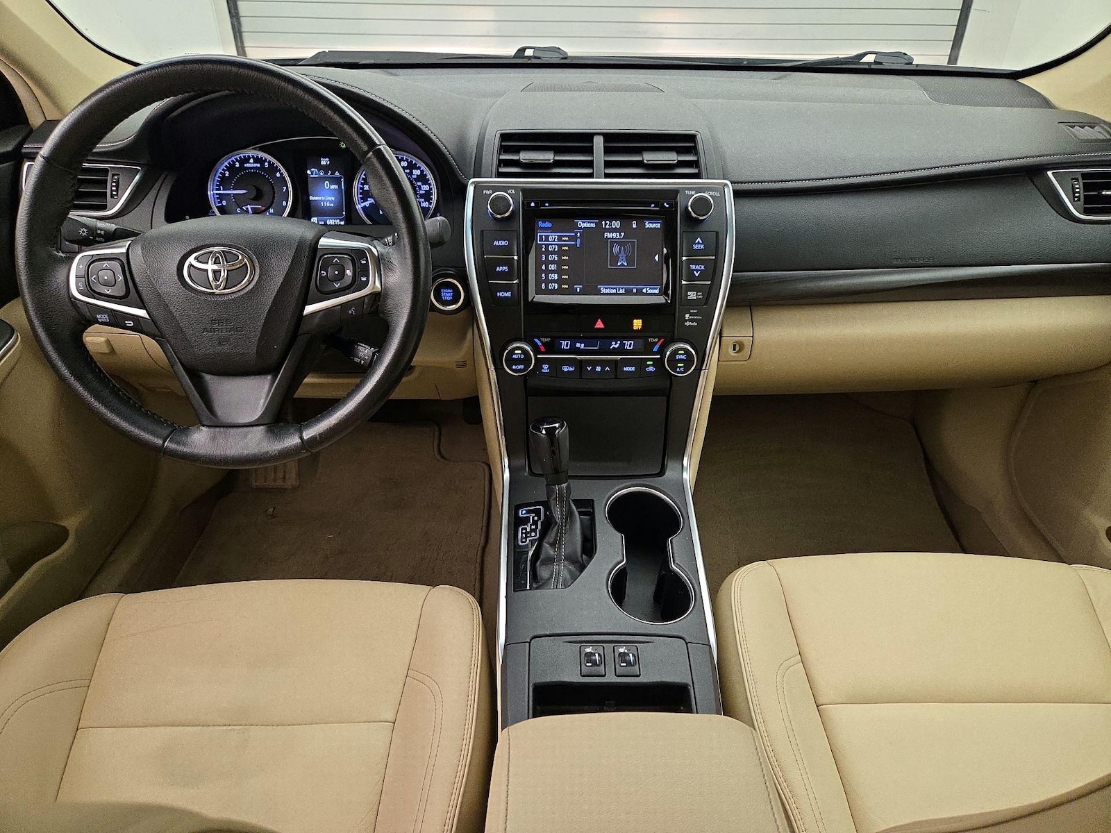 2015 Toyota Camry XLE - Photo 10