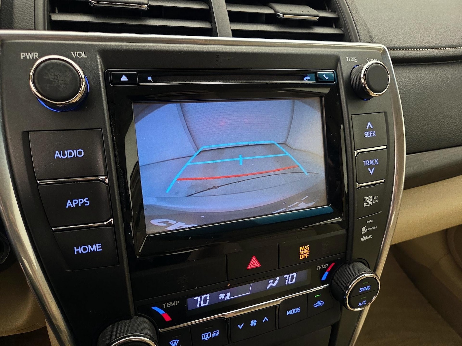 2015 Toyota Camry XLE - Photo 15