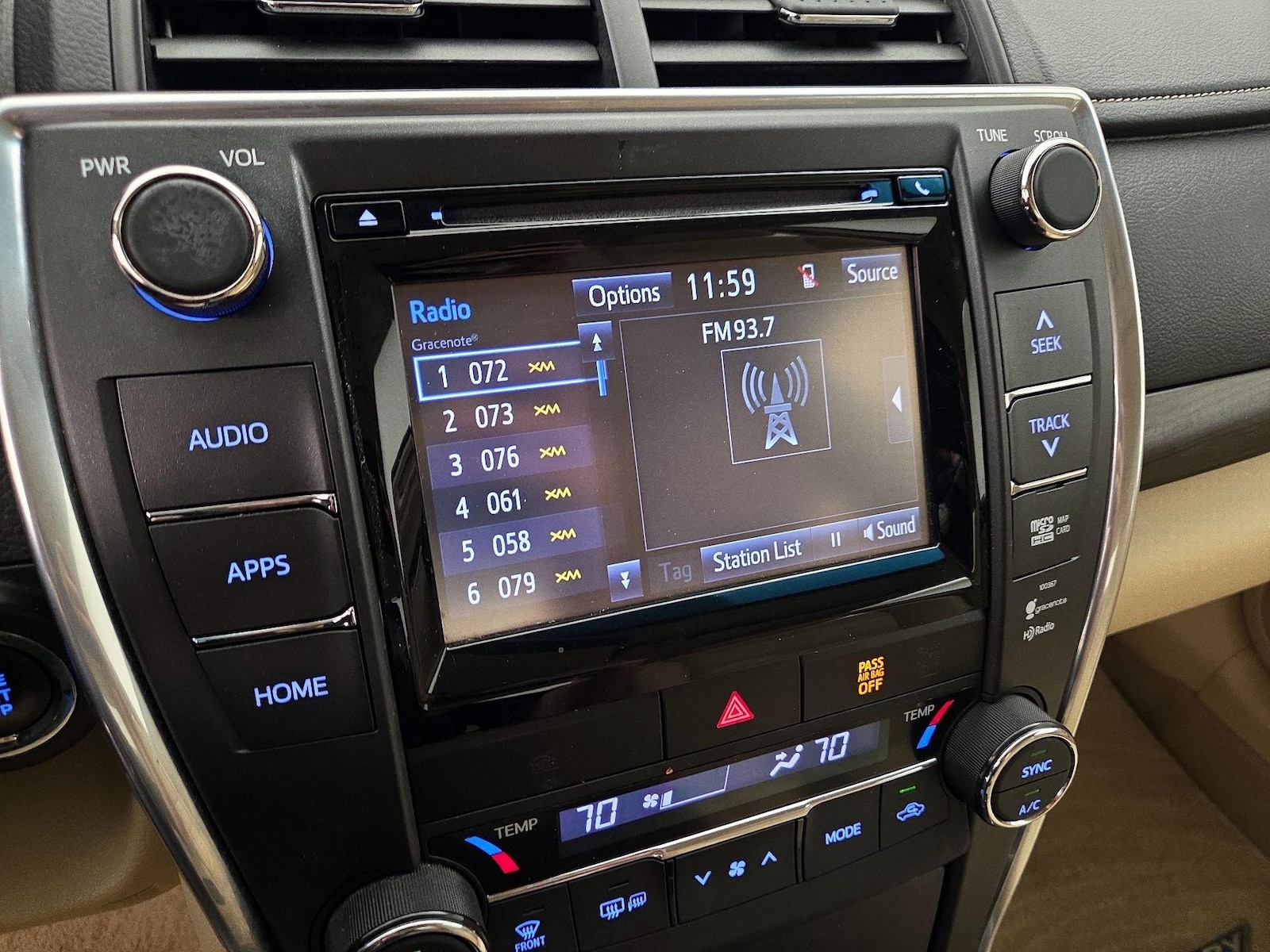 2015 Toyota Camry XLE - Photo 16