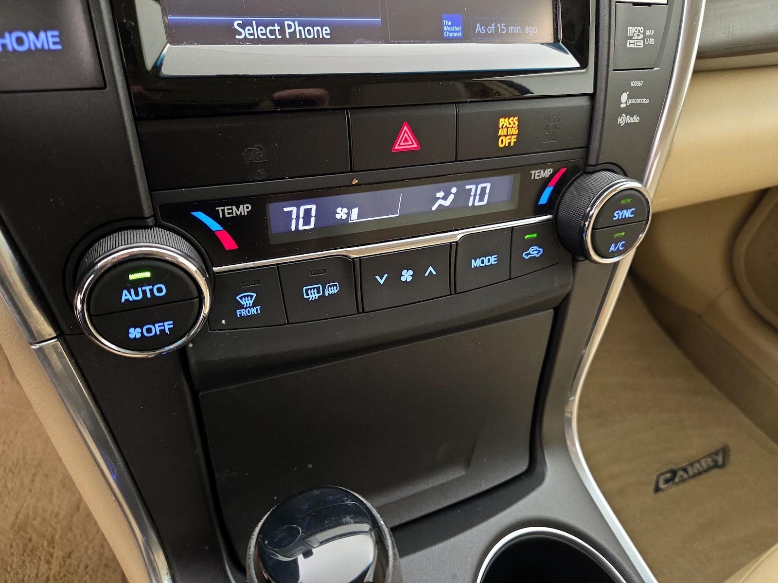 2015 Toyota Camry XLE - Photo 17