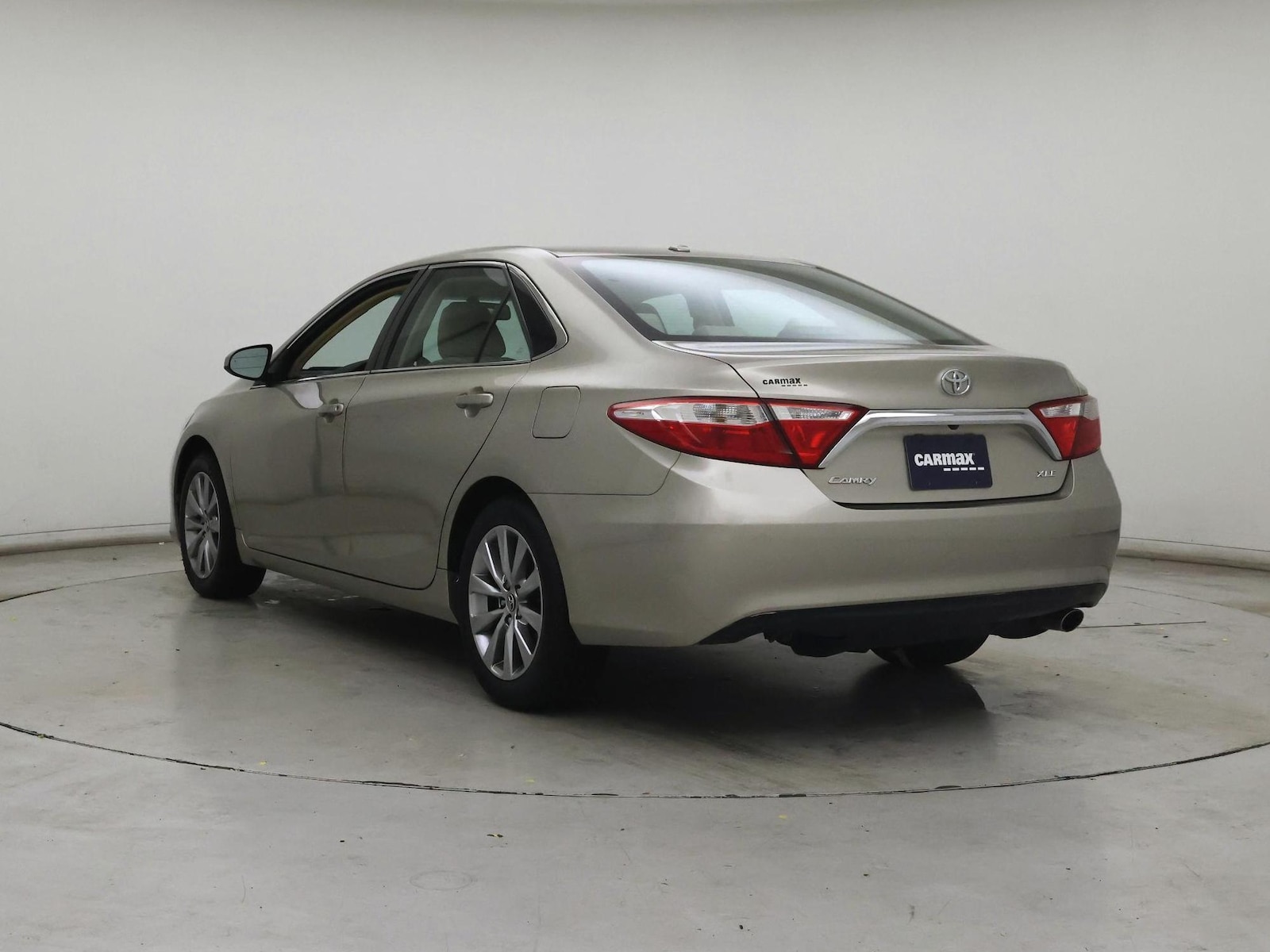 2015 Toyota Camry XLE - Photo 3