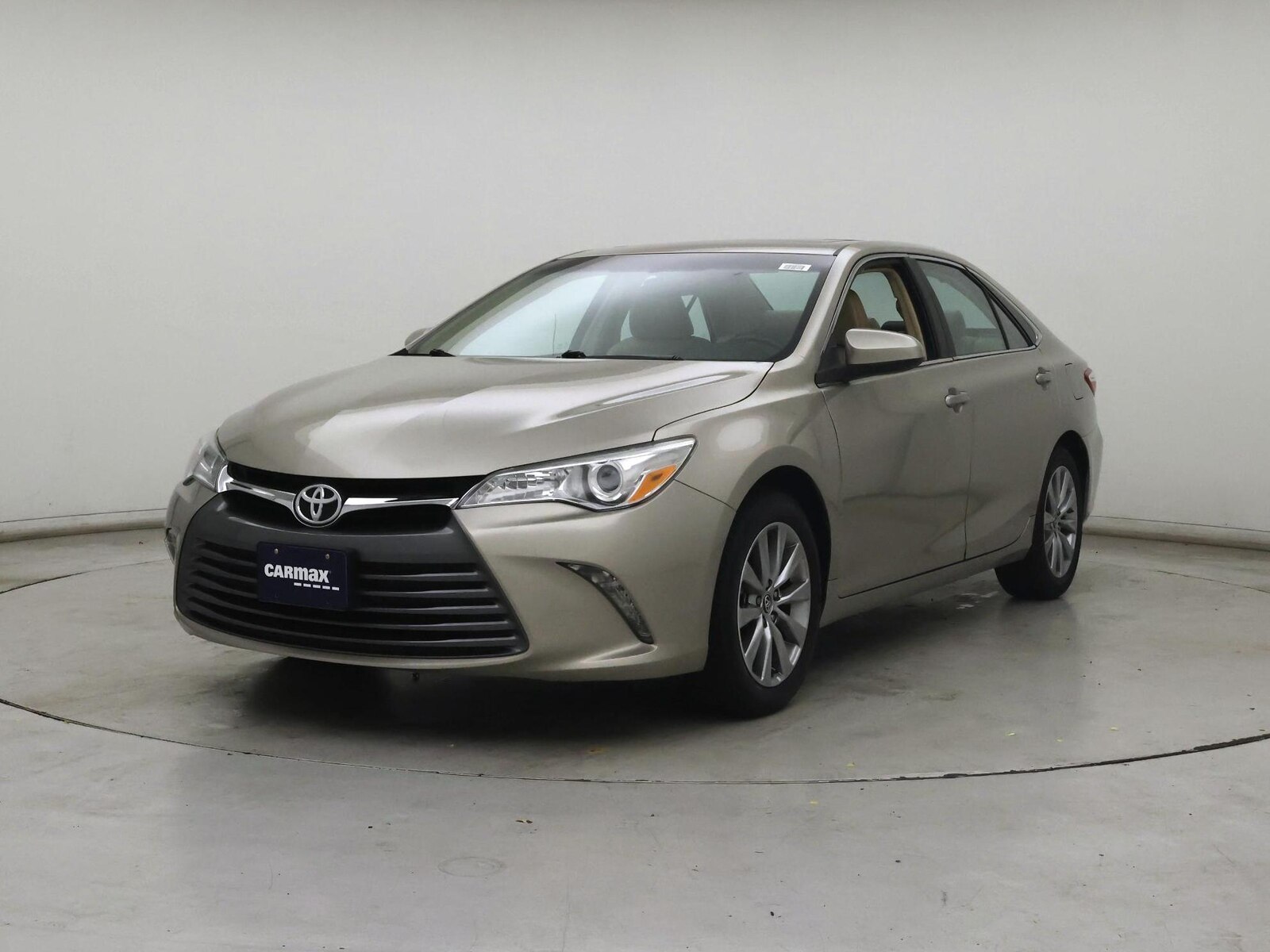 2015 Toyota Camry XLE - Photo 5