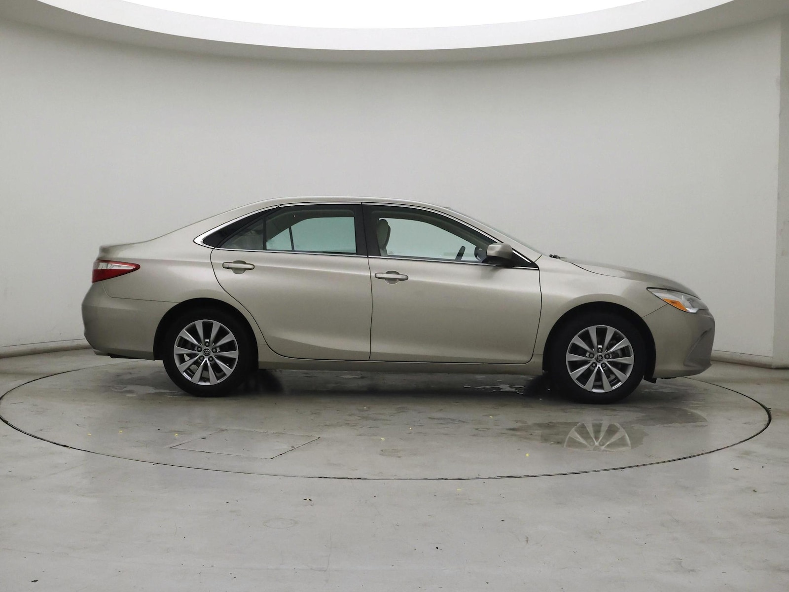 2015 Toyota Camry XLE - Photo 8