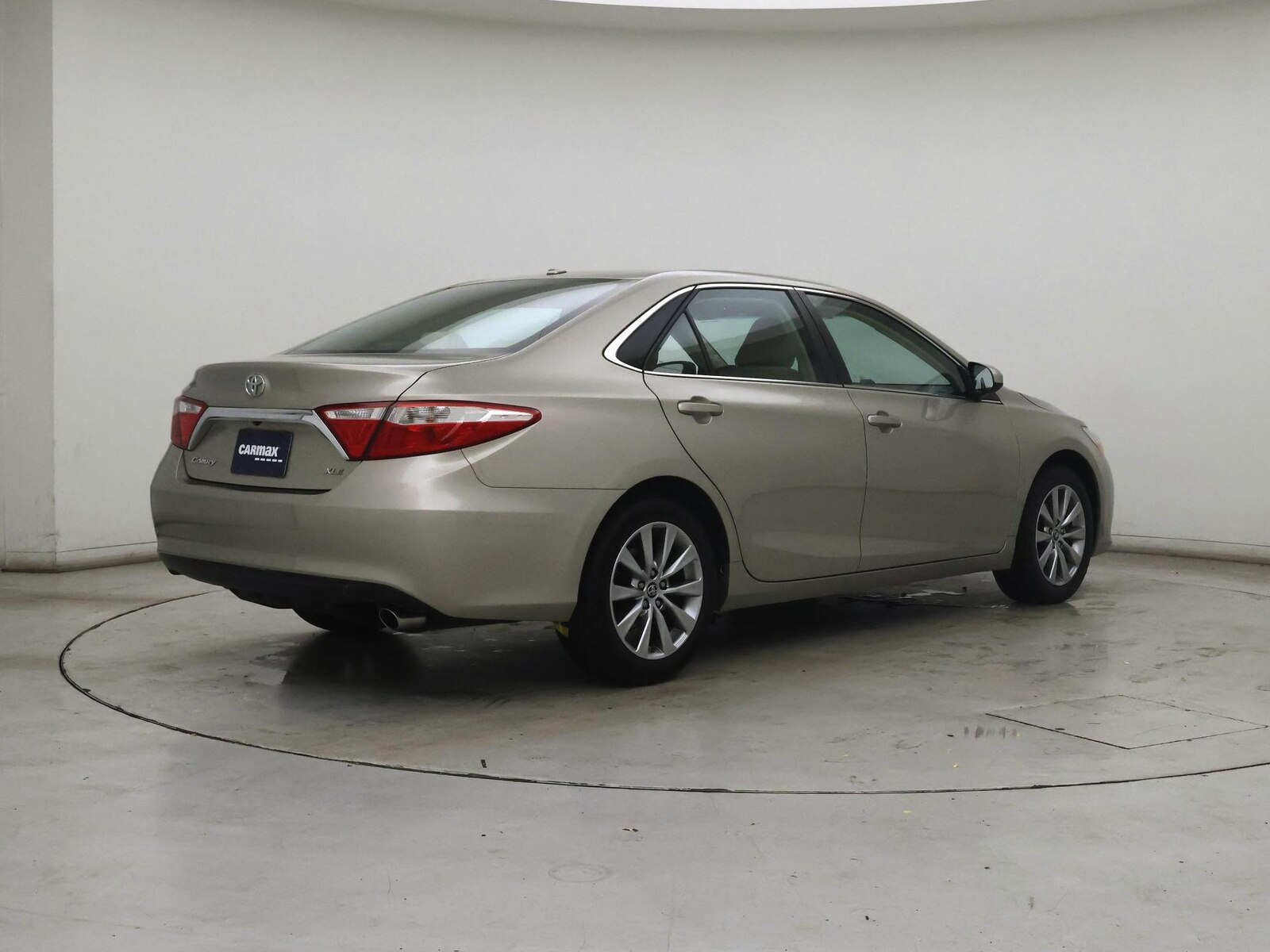 2015 Toyota Camry XLE - Photo 9