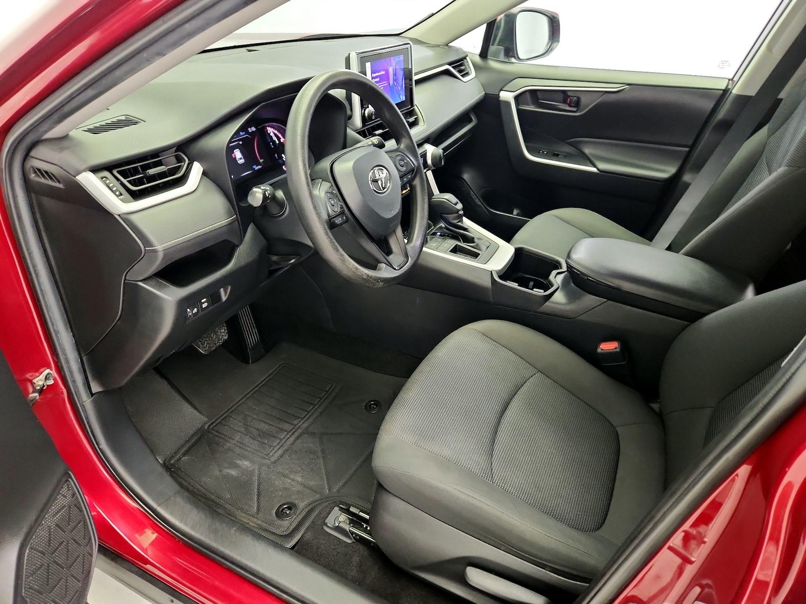 2023 Toyota RAV4 LE - Photo 12