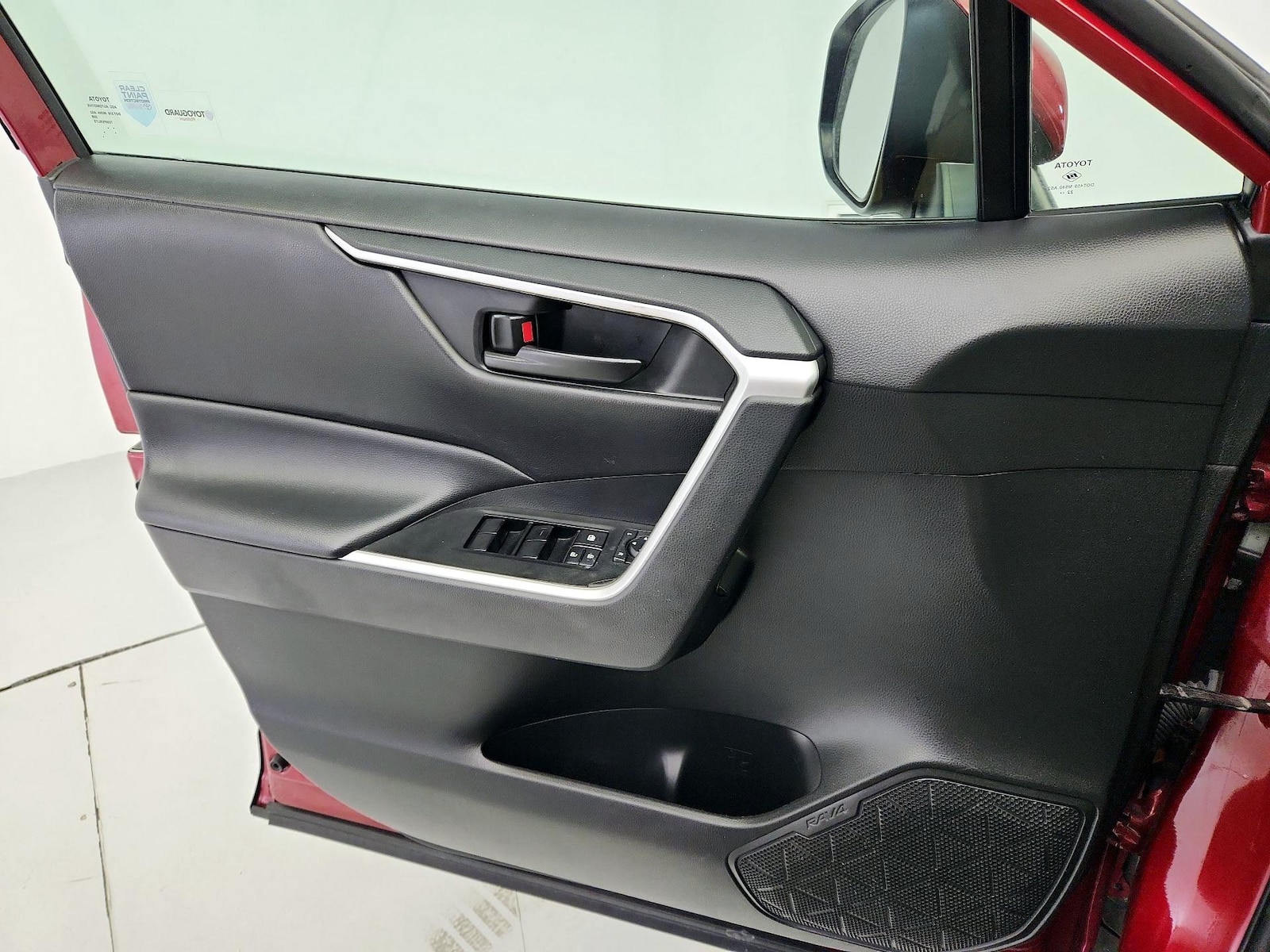 2023 Toyota RAV4 LE - Photo 13