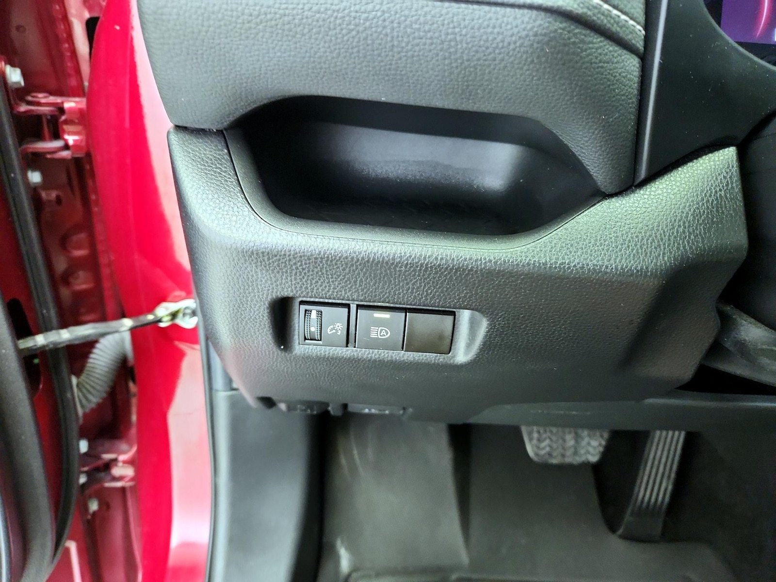 2023 Toyota RAV4 LE - Photo 14