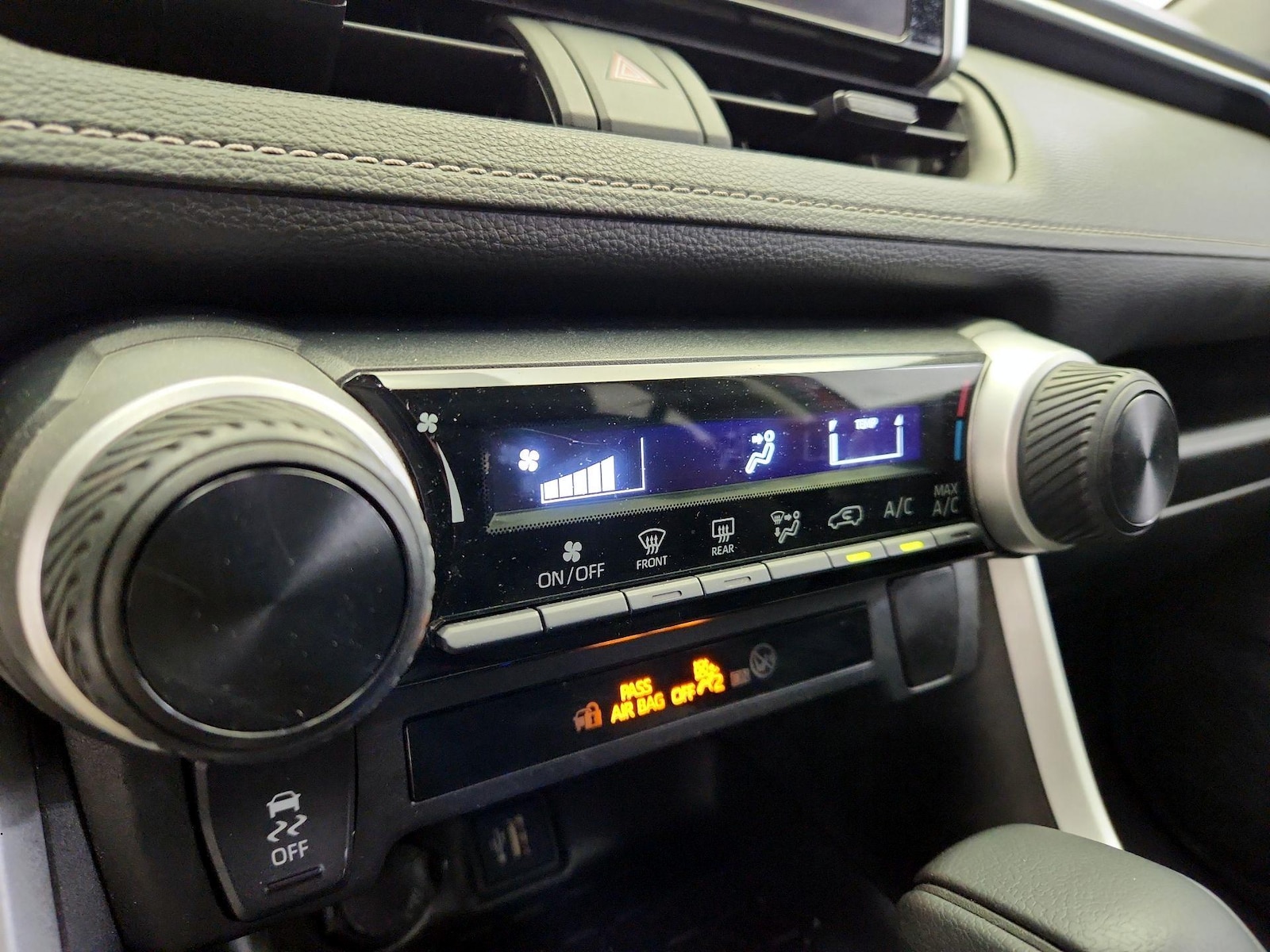 2023 Toyota RAV4 LE - Photo 17