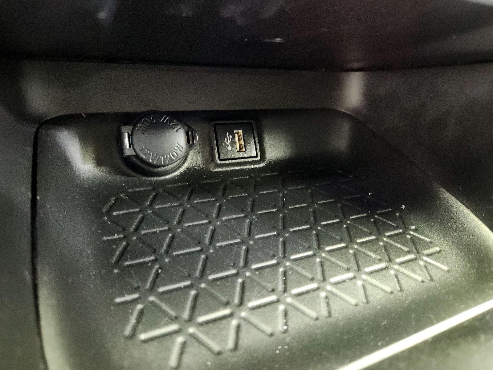 2023 Toyota RAV4 LE - Photo 19