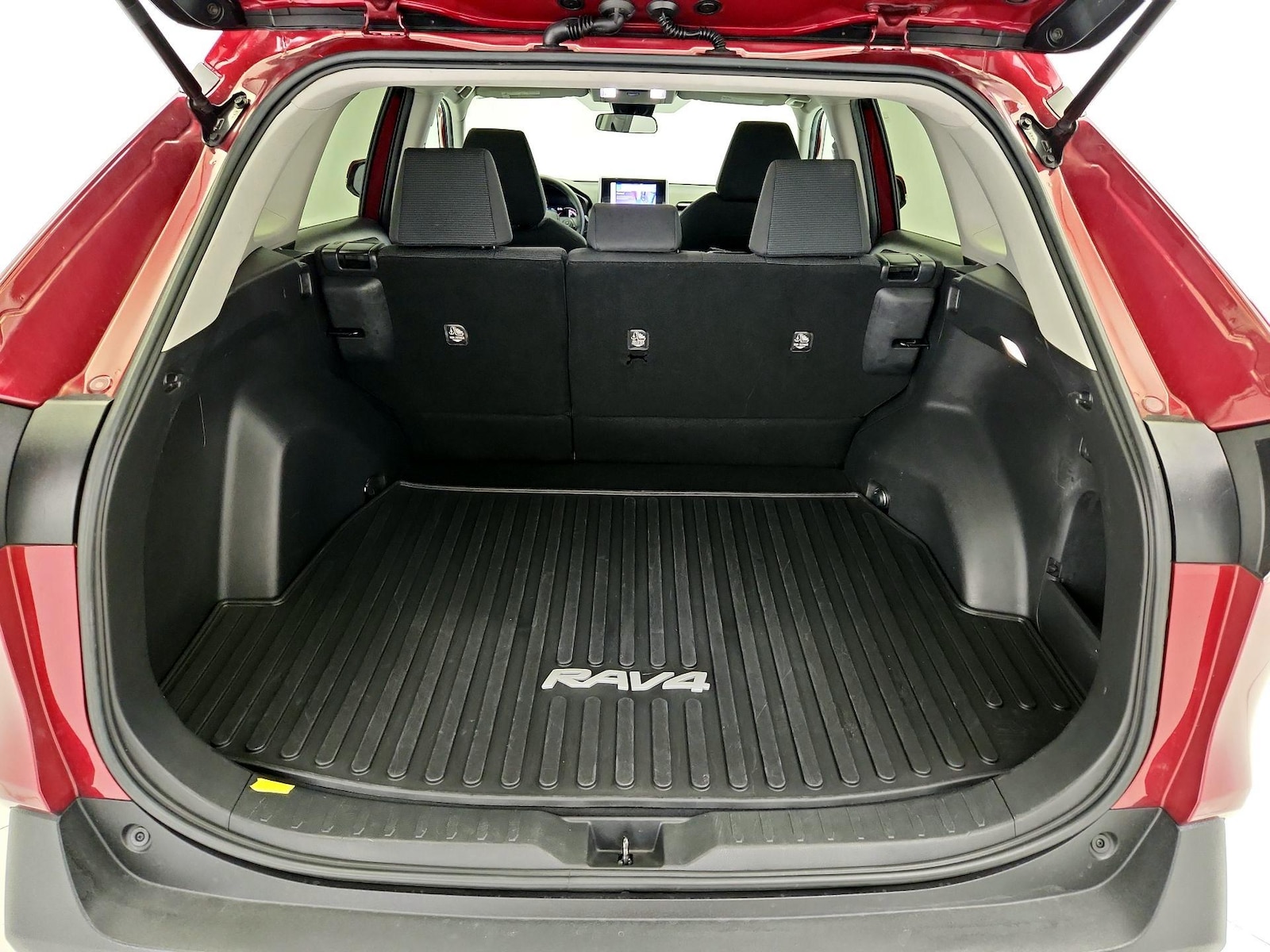 2023 Toyota RAV4 LE - Photo 21