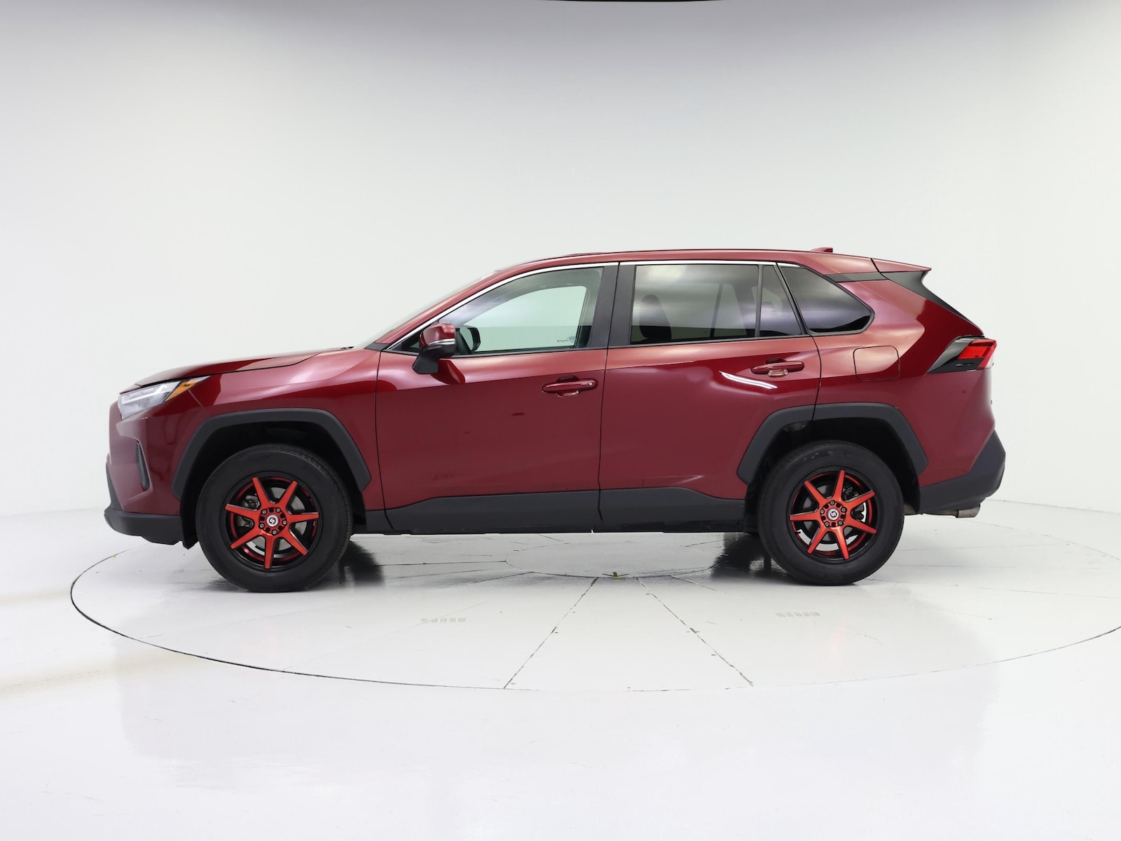 2023 Toyota RAV4 LE - Photo 4