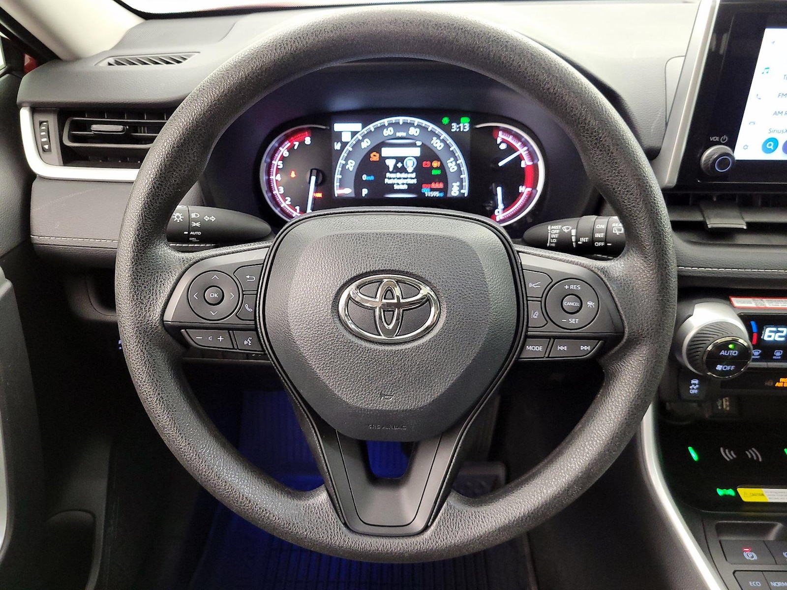 2025 Toyota RAV4 XLE - Photo 11