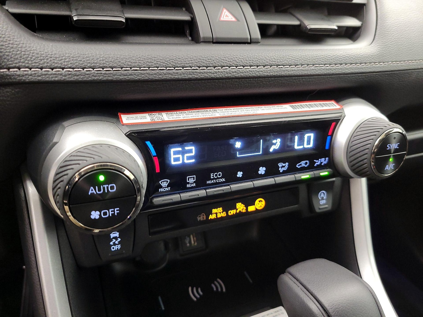 2025 Toyota RAV4 XLE - Photo 18