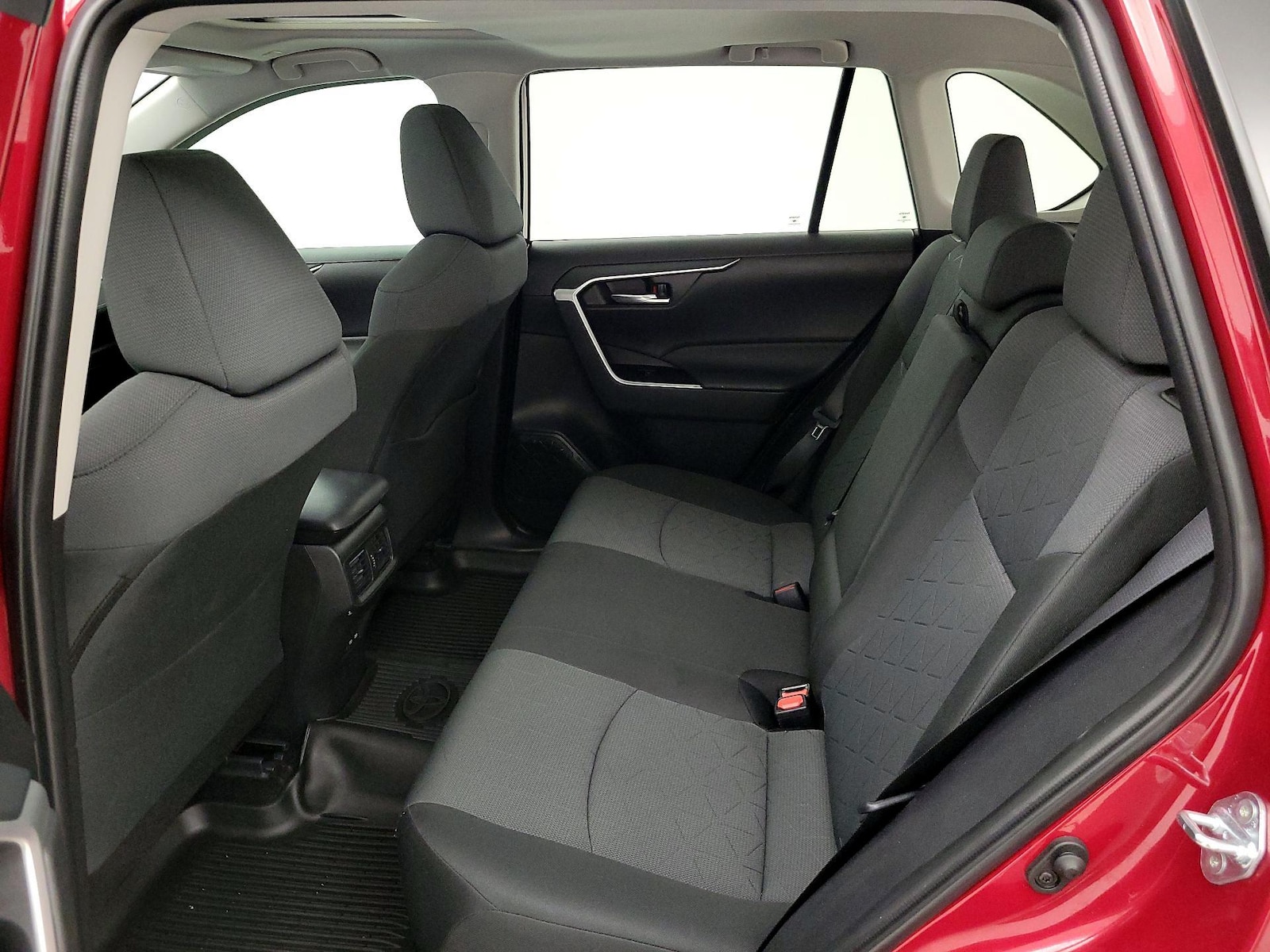 2025 Toyota RAV4 XLE - Photo 22