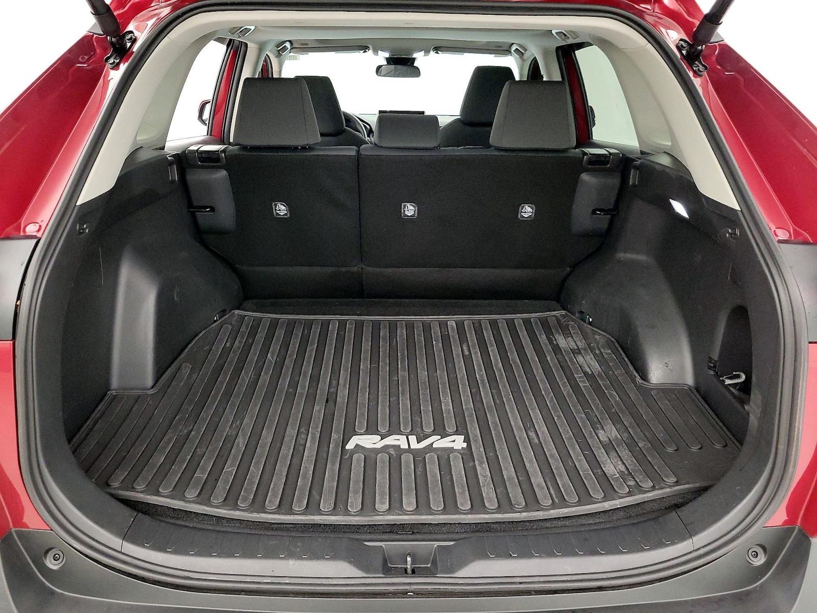 2025 Toyota RAV4 XLE - Photo 23