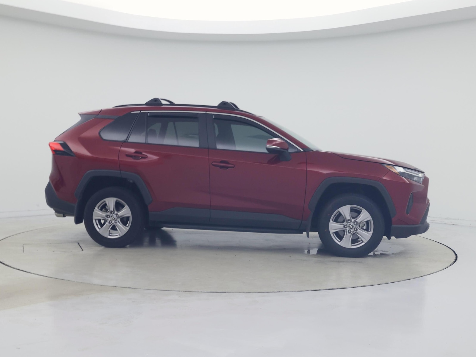2025 Toyota RAV4 XLE - Photo 8