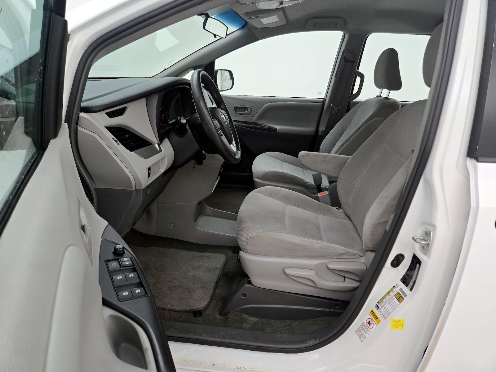 2017 Toyota Sienna L - Photo 12