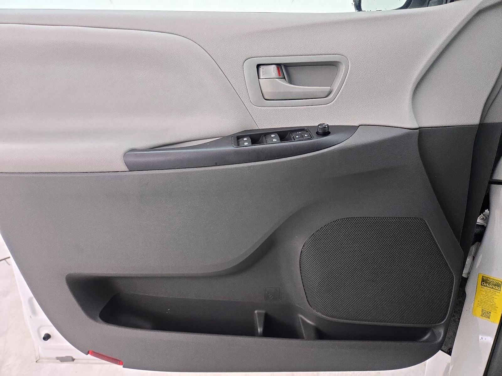 2017 Toyota Sienna L - Photo 13